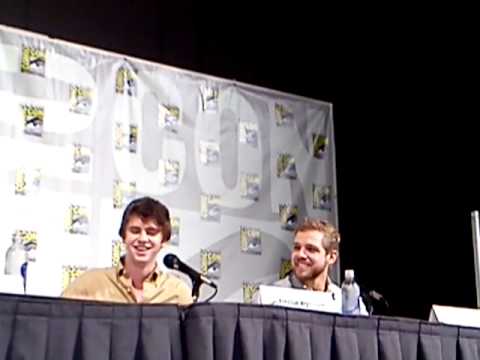 Bates Motel San Diego Comic Con 2013~Freddie Highmore Gets Stage~First Row
