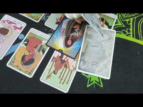 اختر كارت مين بيراقبك فى السر مشاعره تجاهك نواياه وخطواته القادمه