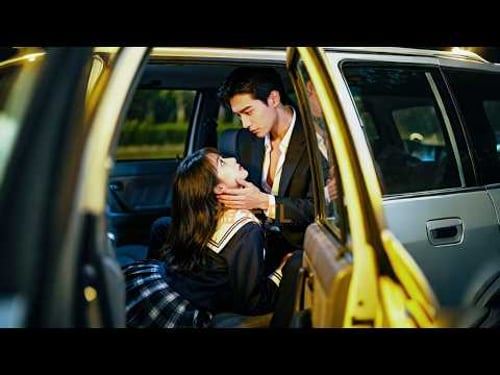 19歲少女鑽進絕嗣總裁的車躲債,卻被他認出是白月光騙婚纏綿一夜,4年後見她身邊縮小版的他,用盡寵愛留住她!#短劇 #甜寵 #瑪麗蘇 #總裁灰姑娘