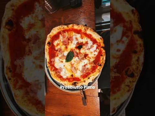 i want to marry this pizza 🍕 #vienna #viennafood #travelguide #foodie #foodlover