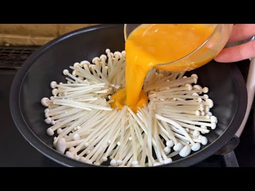Pour eggs over enoki mushrooms, and a miracle will happen! A simple, delicious, and healthy dish!