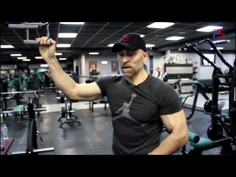 ТРЕНИРОВКА ПАПЫ СМИТА НА СПИНУ И БИЦЕПС, ПРИ ВОСПАЛЕННОЙ СПИНЕ !