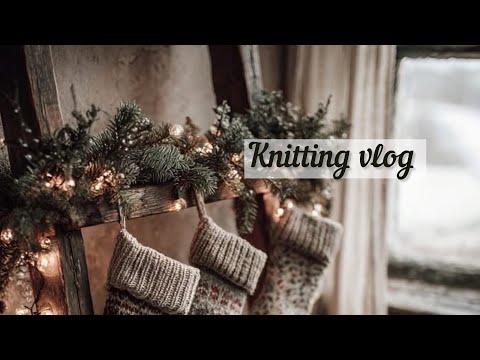 Яркие носочки / Шапка нерегулярной резинкой / Свитер