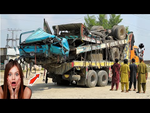 Pakistani Truck Accident on Road – Broken Into Pieces, Rebuilt Fully by Skilled Mechanic”