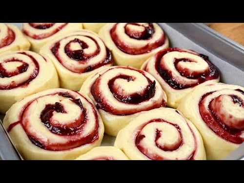 Fluffy Jam Rolls That Melt in Your Mouth – Soft, Sweet, and Irresistible!