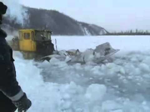 К-700 делает дорогу ,для переправки машин с грузом!!!.flv