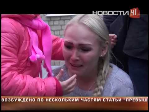 Биологическая мать хочет лишить ребенка любящей семьи. Соседи были шокированы!