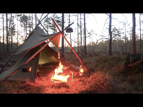 SOLO WILD CAMPING IN REMOTE NORTHERN WILDERNESS - BUSHCRAFT - RAIN - VINTAGE CANVAS SHELTER