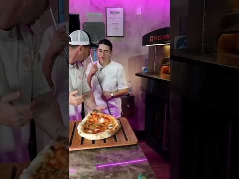 Tip 5. How to properly Cook & touch a #Pizza in The Oven