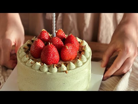 PISTACHIO STRAWBERRY CREAM CAKE