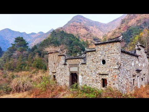An Abandoned Old House in China's Mountains A Forgotten Century Old Courtyard