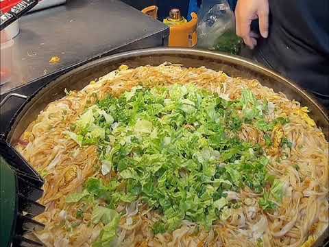 中国街头美食:炒面,价格实惠Chinese street food: stir fried noodles, affordable prices#streetfood #food #travel