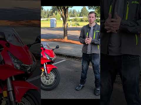 An excellent CBR954RR feature - the under-seat trunk #cbr #cbr954rr #motorcycle #review