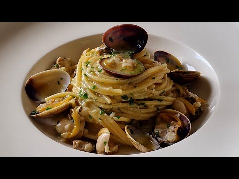 (ENG/ITA) Easy Spaghetti with Clams / Spaghetti alle vongole veraci / How to make Spaghetti with ...