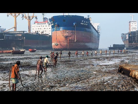 The Graveyard of Ships - The Last Landing of the Giants