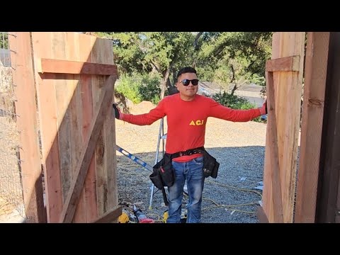 A GATE THAT DOESN'T HUNG, CHECK OUT THIS TECHNIQUE #fyp #parati #fence #lanscape