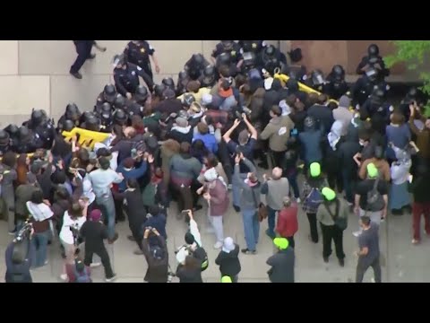 University of Chicago police clear out encampments protesting war on Gaza