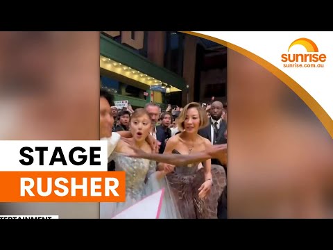 Cynthia Erivo protects Ariana Grande from stage rusher | Sunrise