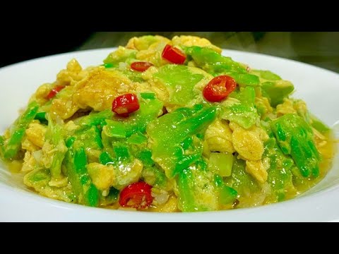 Bitter gourd scrambled eggs, many people make a mistake at the first step, here is a trick for you