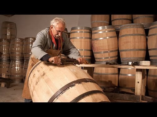TONELES Y BARRILES artesanos. Fabricación tradicional de este recipiente para el vino | Documental