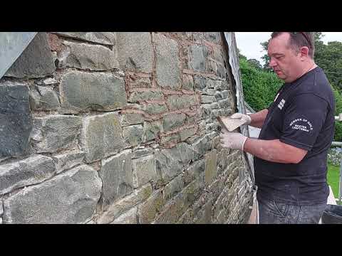 Re pointing an uneven stone wall with lime mortar tips for beginners (using a pointers hod)