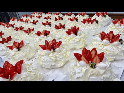 Plenty of strawberries inside the cake! Top quality strawberry cake selling 2,000 units a day