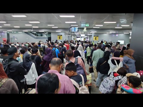 中国人真的在逃离泰国吗?花200元搭乘中泰火车,体验别样的高端卧铺!一夜抵达曼谷,泰国快成了欧美养老院了!泰国没那么简单!