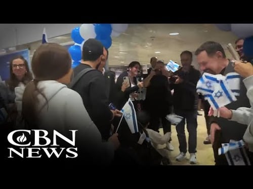 French Jews Trade Fear for Freedom, Fulfill Biblical Prophecy in One Flight