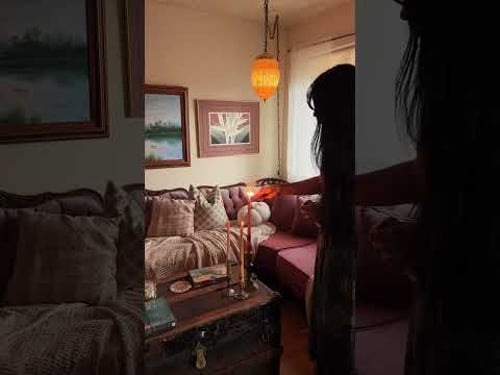 if you need me, I’ll be here✨#cozyhome #homedecor #falldecor #vintagedecor #vintagefurniture