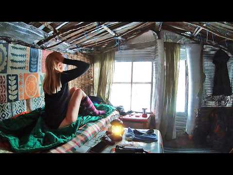 I Live Alone in a Reed House in Winter | I Feed the Birds and Relax