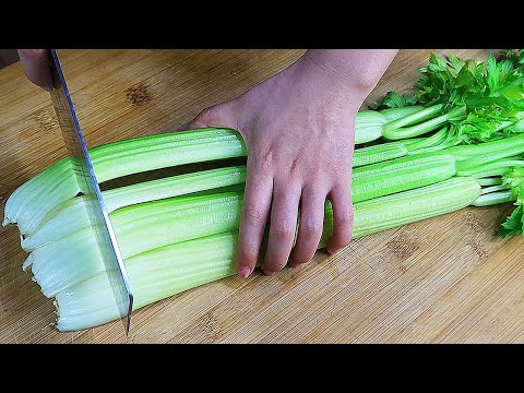 芹菜最好吃做法,營養又解饞,招待客人倍有面子,一次一大盤不夠吃!