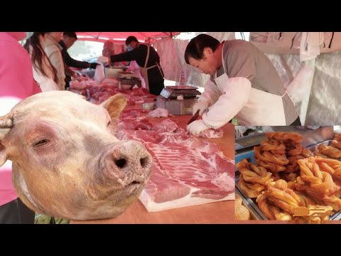 中國山東濟南大集市,十幾種蔬菜可供選擇的菜煎餅,鬆軟香酥可口的炸大果子,五香芝麻燒餅,肉香薄脆的淄博肉燒餅,中國民間傳統藝術糖人,古法小磨香油香氣四溢,砂鍋米線鍋氣十足。#food #中国美食 #市集