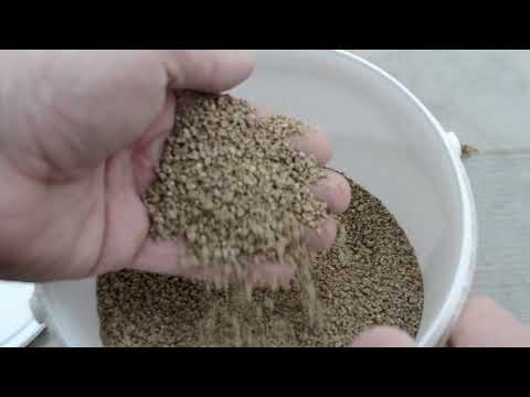 Mineral supplements for pigeons in the autumn-winter period.