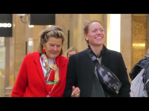 DRESSING ELEGANTLY AFTER 50, STREET STYLE FASHION,