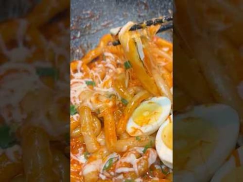 Cheesy Korean topokki noodles