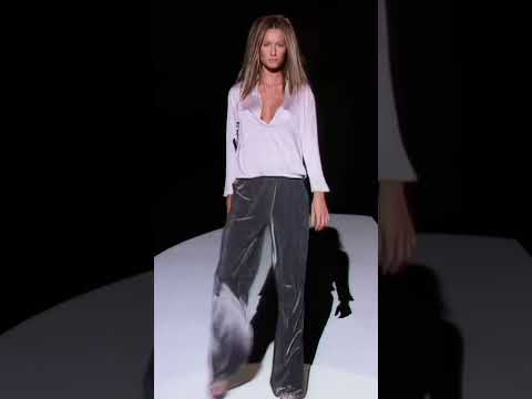 Gisele Bündchen for Gucci by Tom Ford SS00.