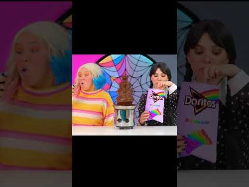 Menina prova sorvete