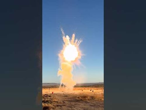 The Loudest Aerial Firework in the History of Mankind #Fireworks #Firework #Pyro #Boom #Shorts