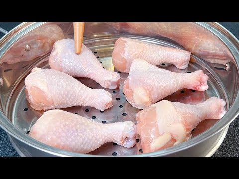 Steam the chicken legs in a pot, and it will become the signature dish of the restaurant.