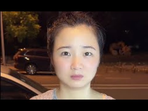 出国四年回到老家,深夜偶遇初恋街头摆摊画画,再次看到她内心些许波澜,没想到这么多年她还是自己一个人,无论如何希望她以后过的幸福吧#初恋#前任#情感#摆摊