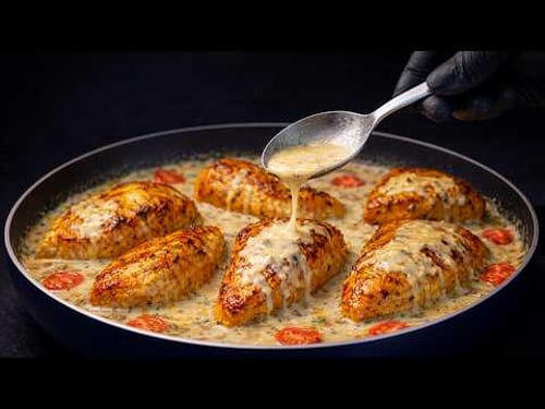 Crispy chicken in a creamy sauce with garlic and Parmesan cheese! A delicious dinner in 10 minutes!