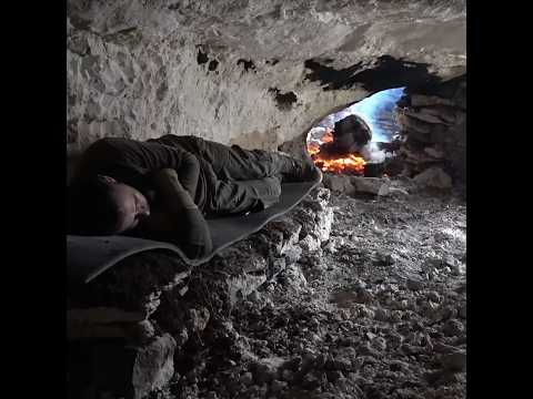 Carving cave with fire #bushcraft #diy #winter #camping #bushcraft #survival #primitive