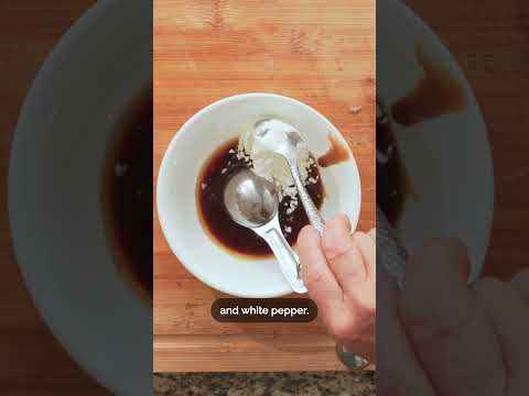 ♨️ How to make Sizzling Chicken Clay Pot, like a Chinese chef! (啫啫雞煲) #Shorts