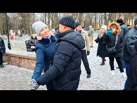 14.12.25г..."У КАССЫ ВОКЗАЛА"... звучит на Танцполе в Гомельском парке...