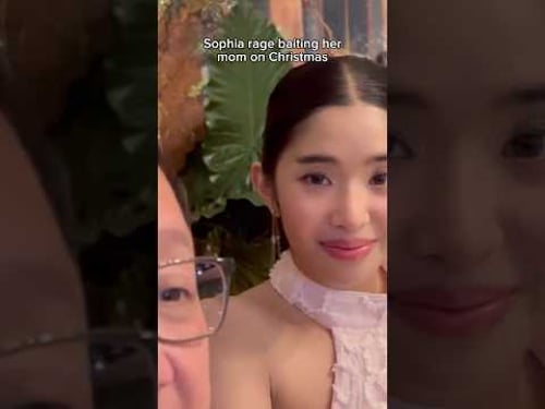 Sophia and her dad being such ragebaiters Hahah😂🎄 #katseye #sophia #christmas #shorts #ragebait