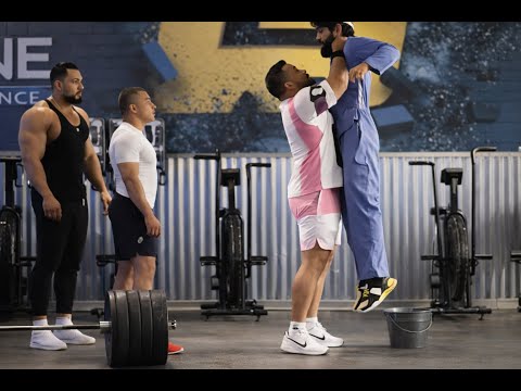 Nobody Expected This to Happen in the Gym…#anatoly #gymprank #funny