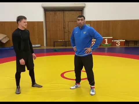 Проход в корпус, показывает Рустам Ассакалов. Греко-римская борьба.