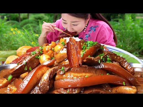 Xiaoyu simmered a handle of meat with wild eggs. The marinated aroma overflowed. It was really enjo