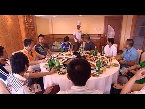 一桌子剛出獄的黑幫,誰知一看到主廚後秒變慫了,竟是大人物!