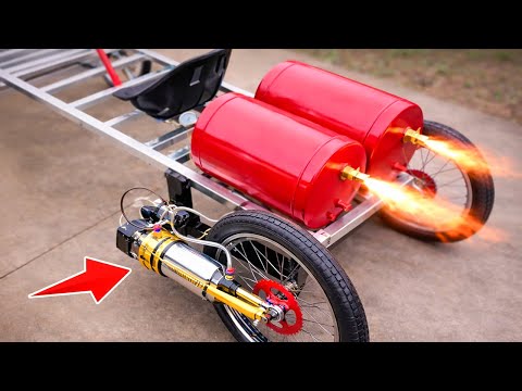I TRANSFORMED A BICYCLE INTO A FOUR-WHEELED VEHICLE USING FREE COMPRESSED AIR